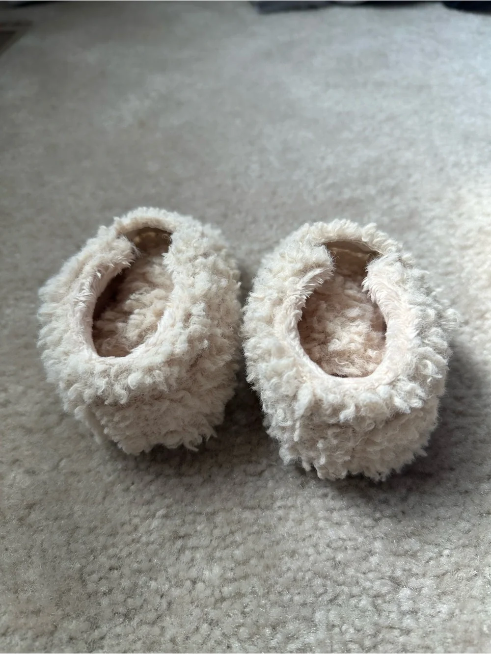 UGG Cozy Fuzzy Baby Booties - Cream bixbee size 2/3 (6-12 months)